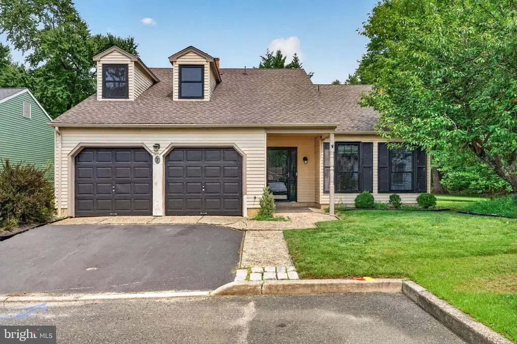 7 Stonybrook Ct, MEDFORD