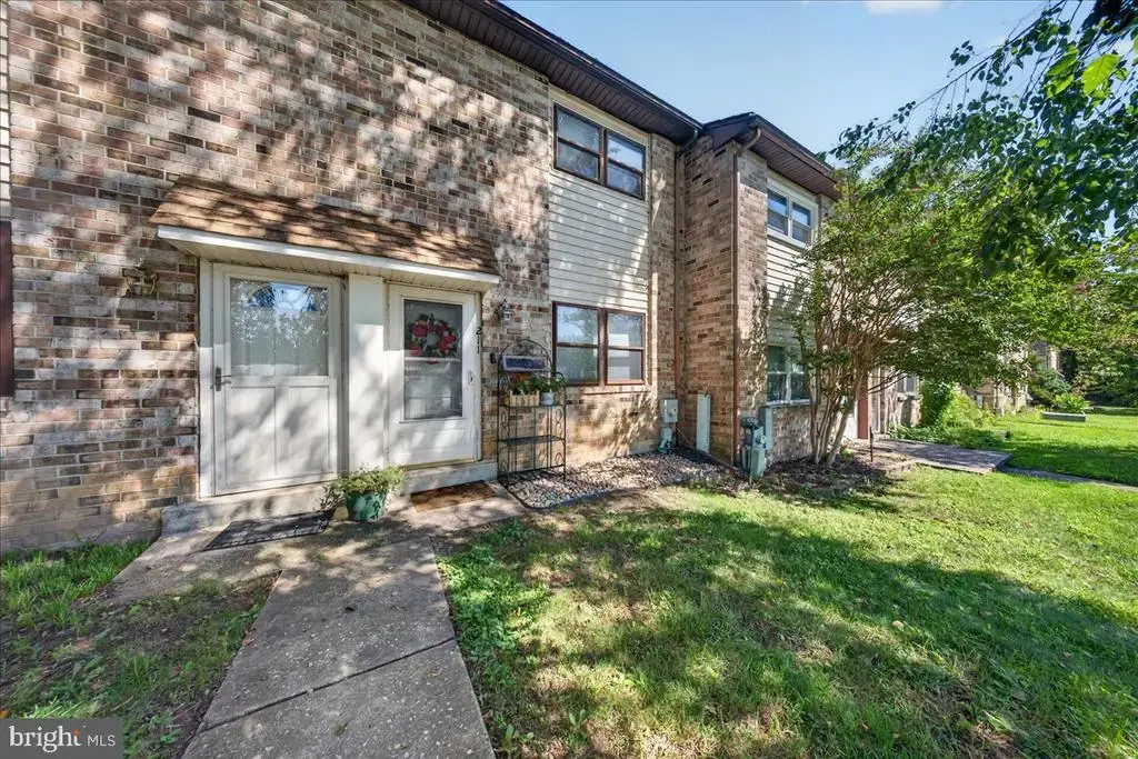 211 Cobble Creek Curv #72, NEWARK
