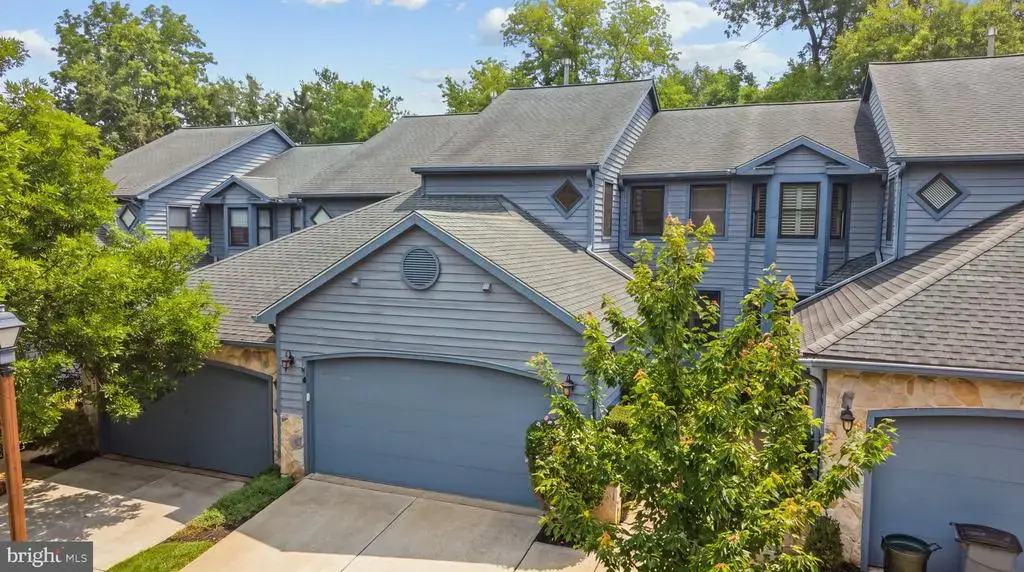 4 Hillside Ct, LAMBERTVILLE