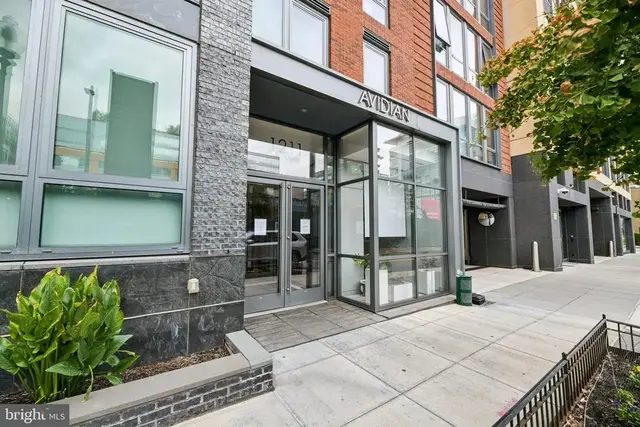 1211 Van St Se #310, Washington