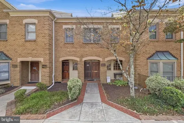 4208 Evergreen Ln #232, Annandale