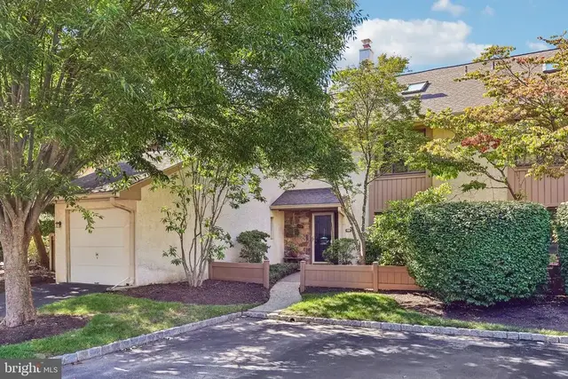 68 Highgate Ln, Blue Bell