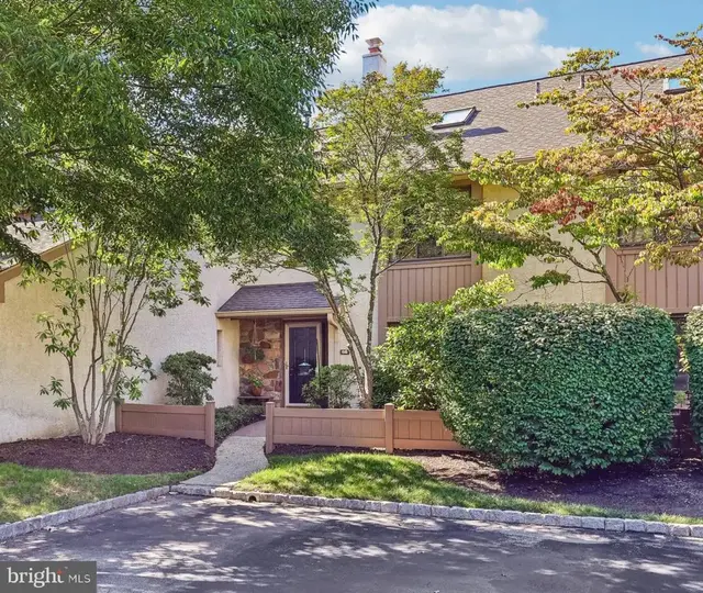 68 Highgate Ln, Blue Bell