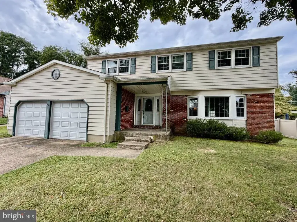 402 St David Dr, MOUNT LAUREL