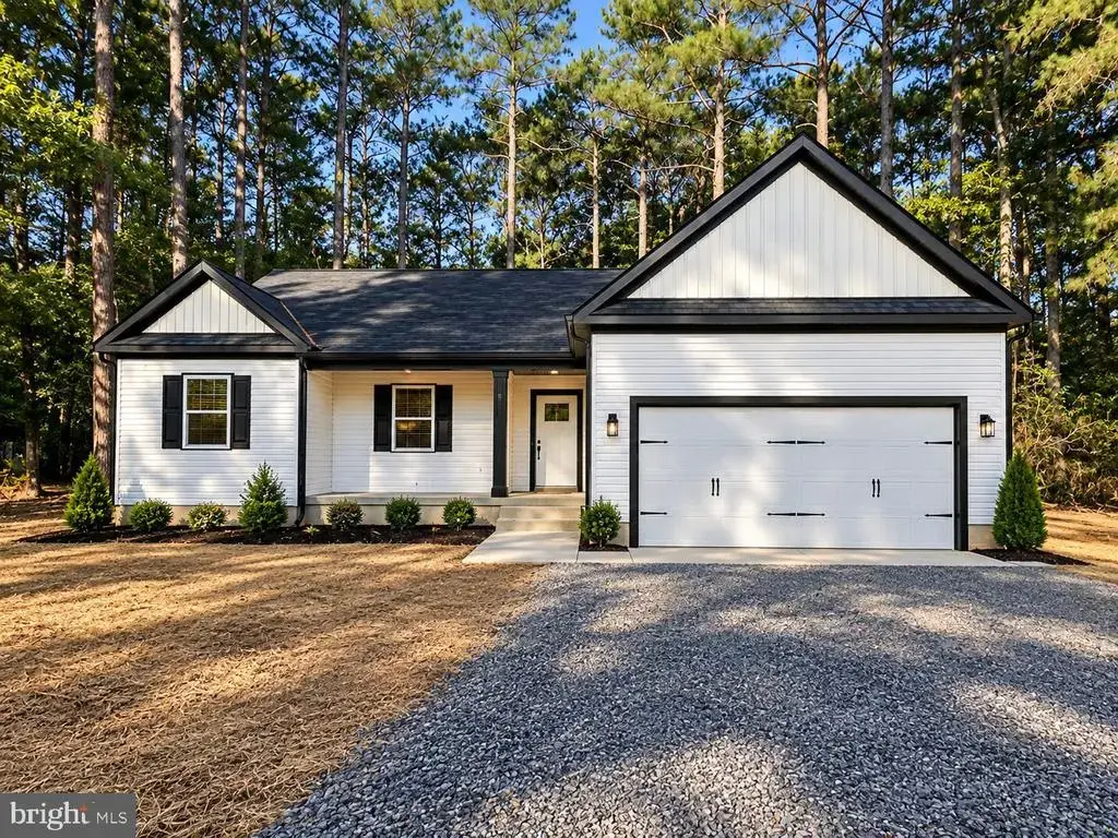 165 Beacon Ct, MONTROSS