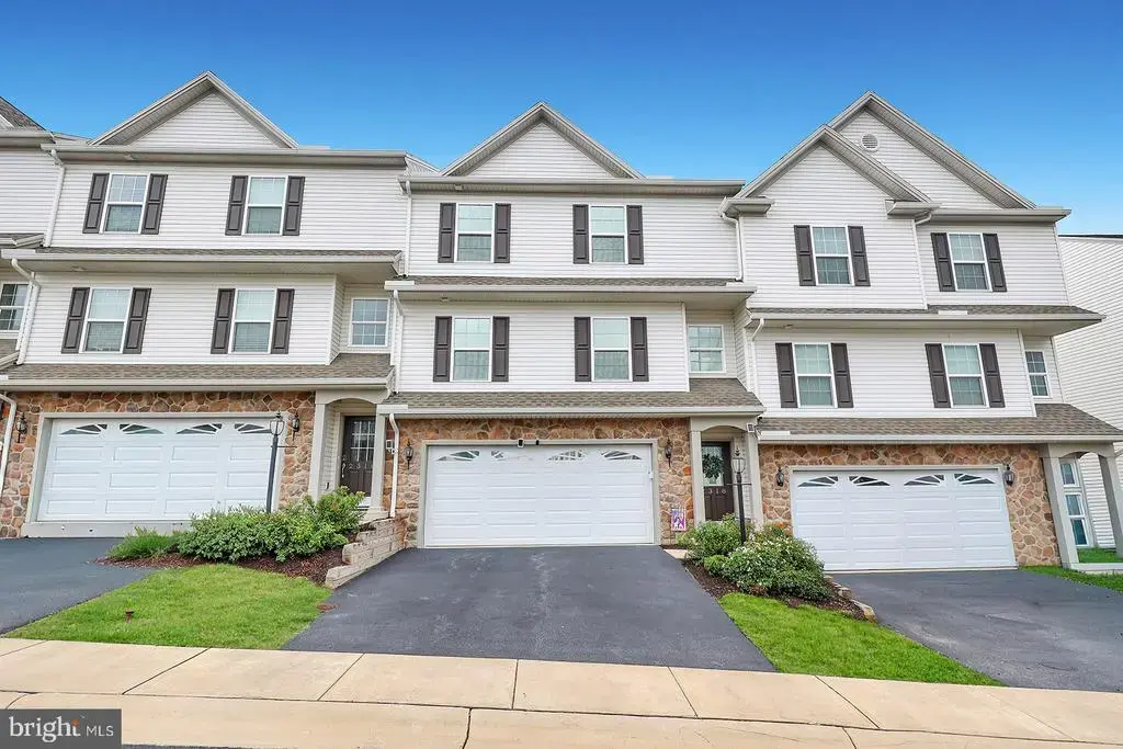 2318 Bartlett Rd, HARRISBURG