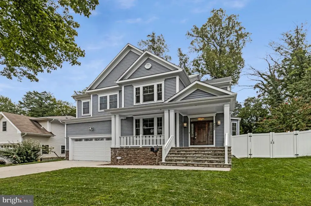 7223 Pine Dr, ANNANDALE