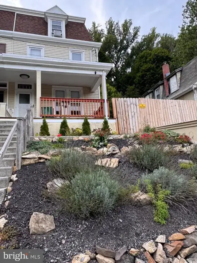 1438 Sesser Ln, Reading