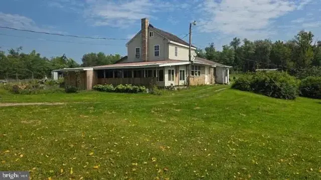 77 Old Barn Ln, Newville