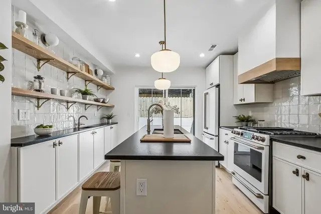 1011 Mountain St, Philadelphia