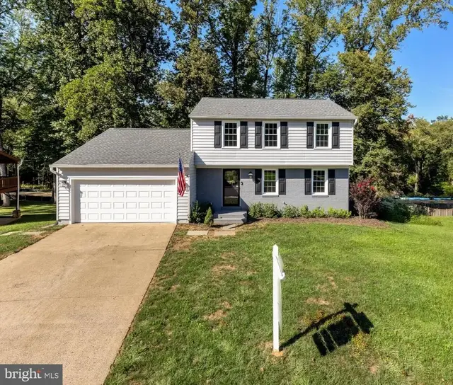 7945 Freehollow Dr, Falls Church