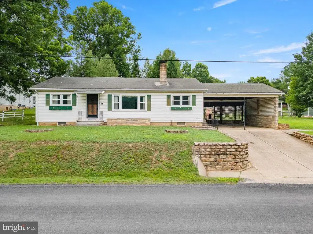304 Water St, EDINBURG
