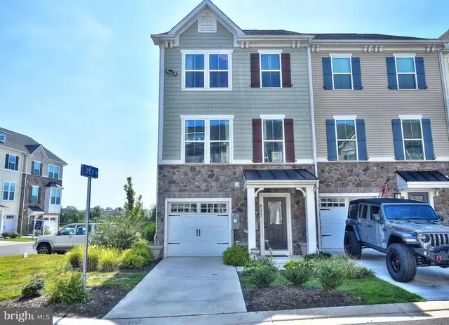 8233 Secluded Cove Ln, Baltimore