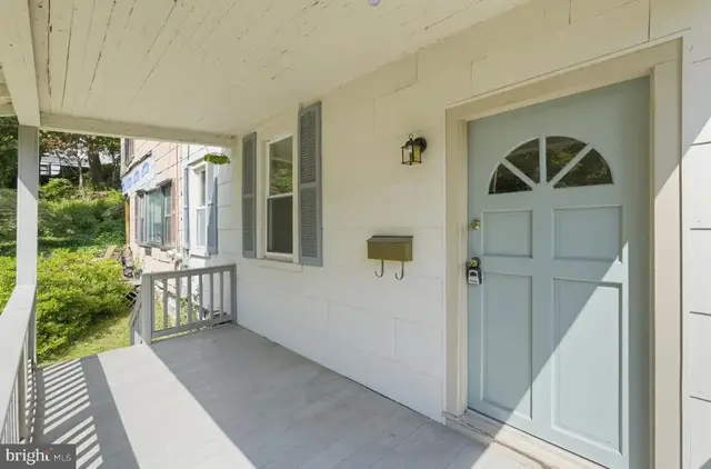 881 Rock Ln, Elkins Park