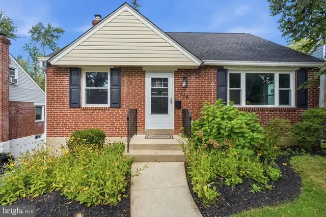 135 Rockwood Dr, Havertown