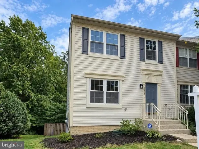 9215 Howland, Laurel