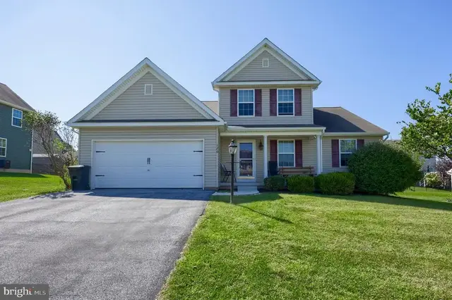 120 Greenfield Dr, Leola