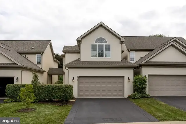 753 Woodfield Dr, Lititz