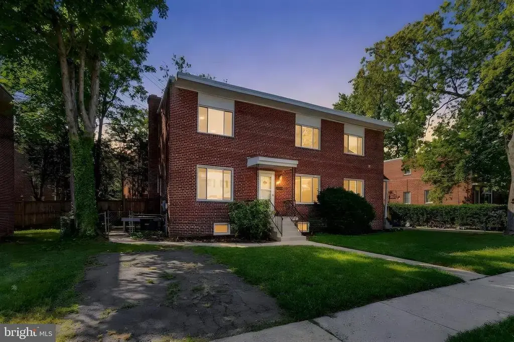 3218 13th Rd S, ARLINGTON
