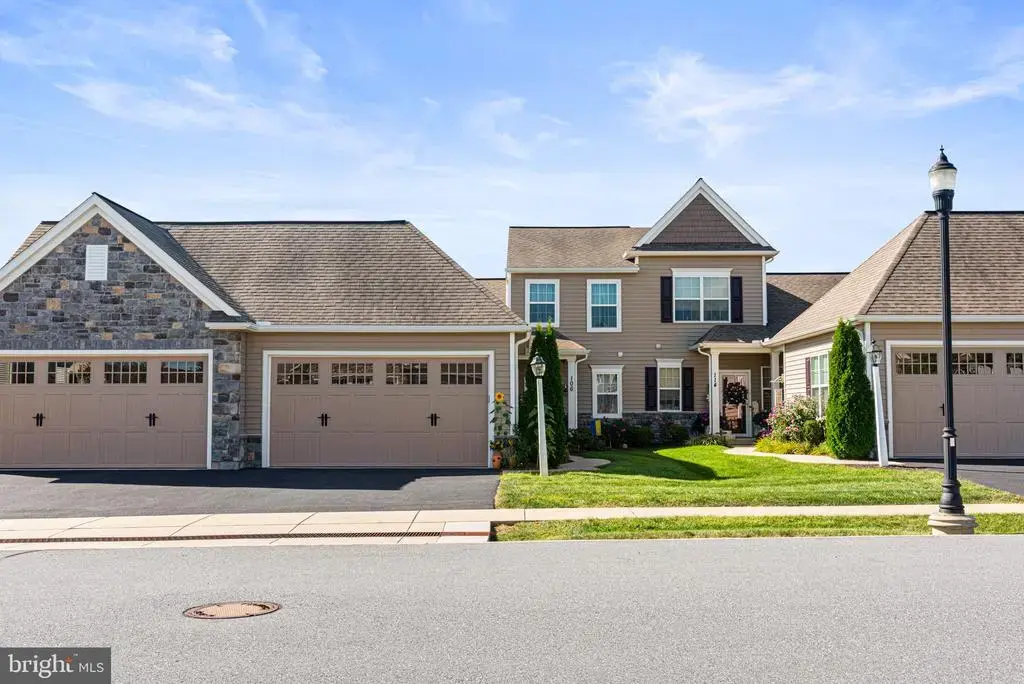 106 S Village Cir, PALMYRA