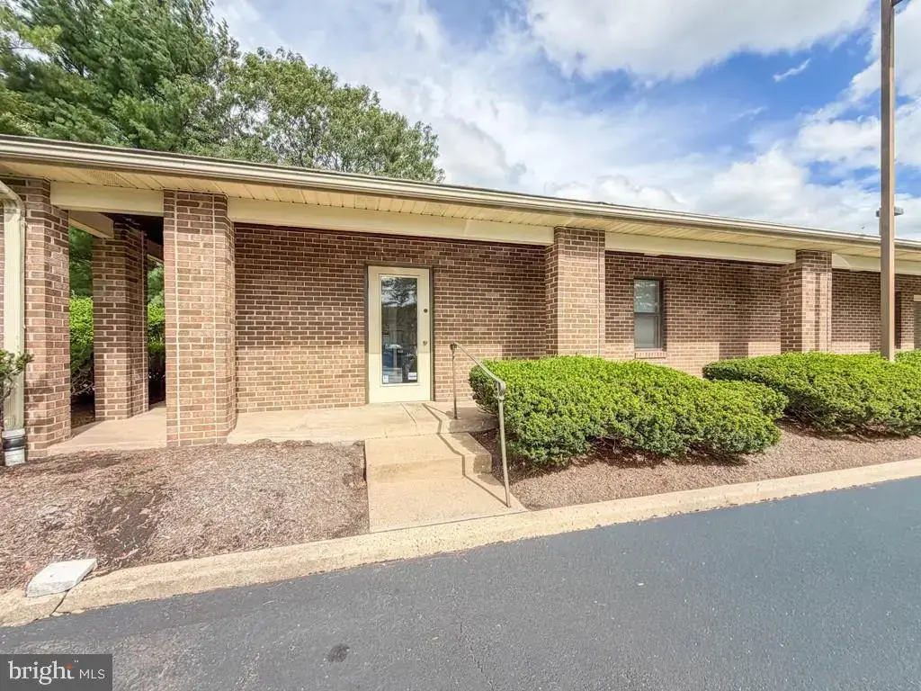 4-suite 18 Terry Dr #suite 18, NEWTOWN