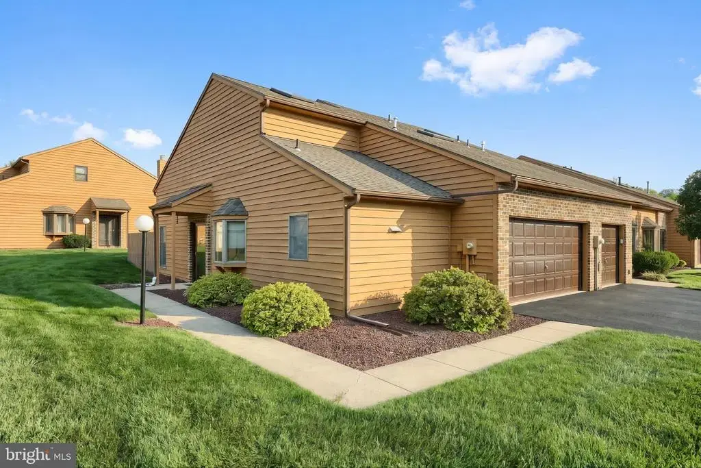 77 Westview Mnr #77, YORK