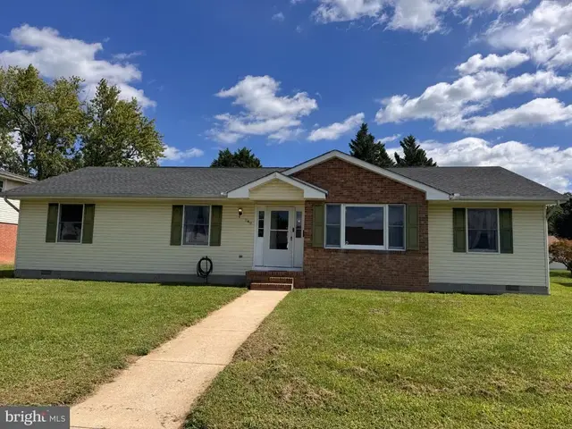 949 Janeka Ln, Dover