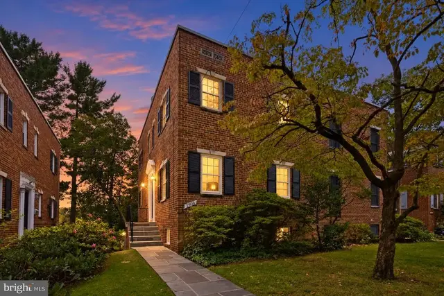 2908 Upton St Nw, Washington