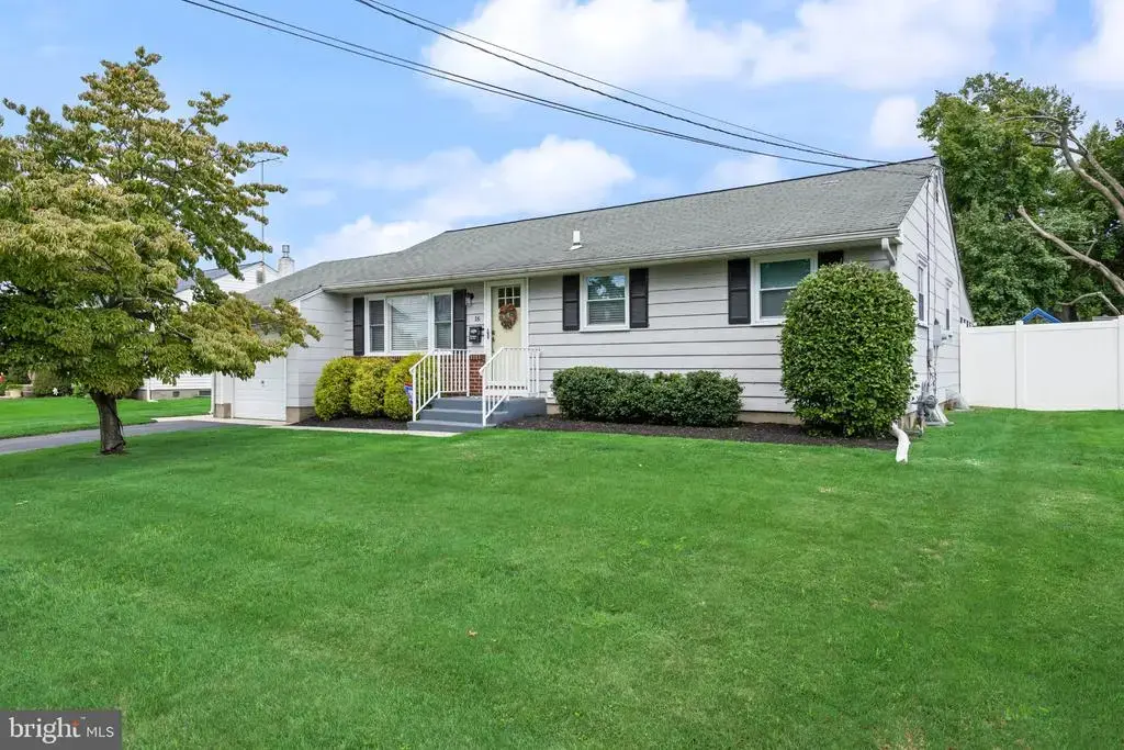 16 Kerr Dr, HAMILTON