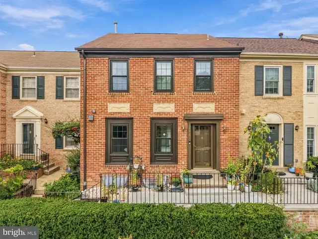 3050 Federal Hill Dr, Falls Church