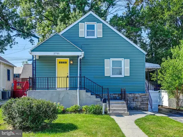 2701 Maple Ave, Parkville
