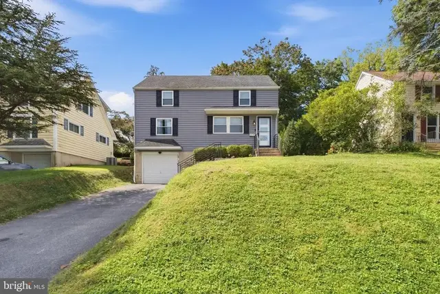 16 Midland Ave, Berwyn