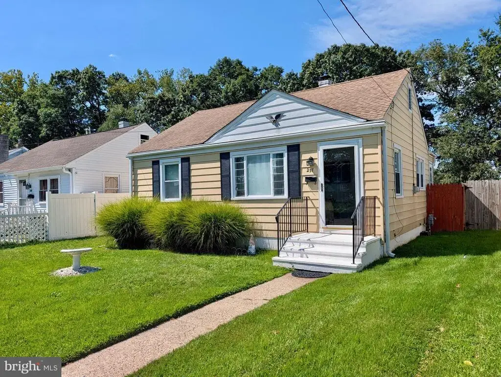 257 Ruth Ave, HAMILTON