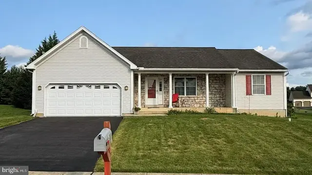 12 Oswego Ln, Reading