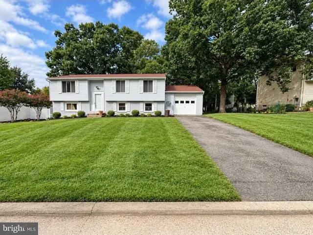 905 E Roanoke Rd, Sterling