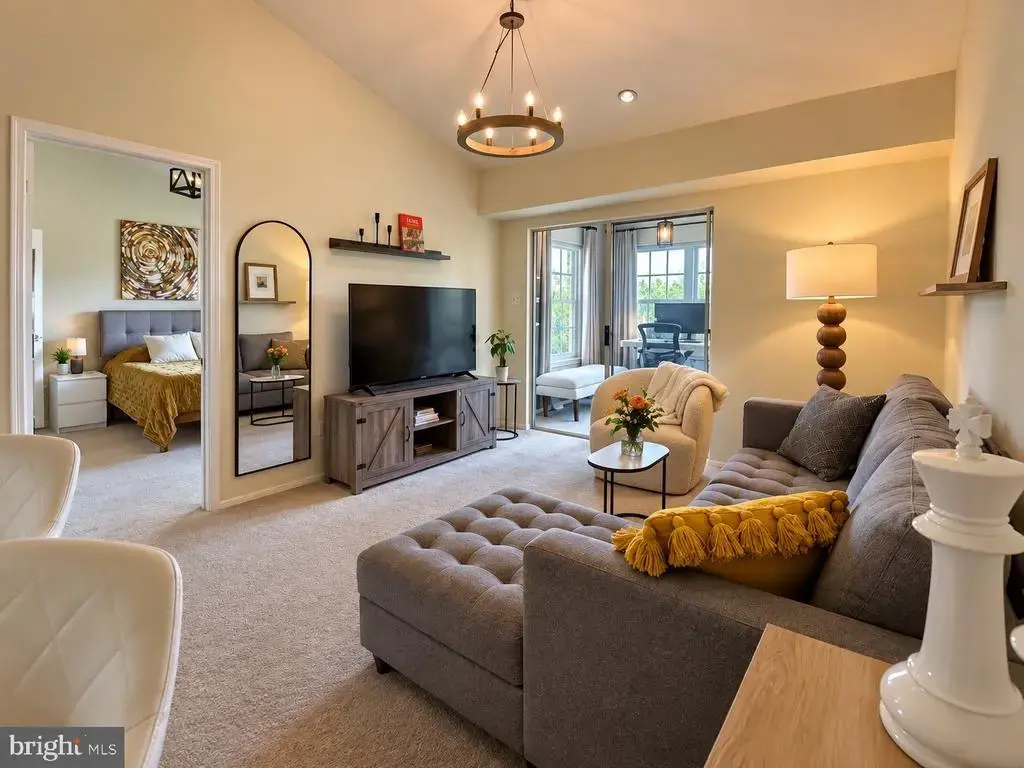 3315 Wyndham Cir #4229, ALEXANDRIA
