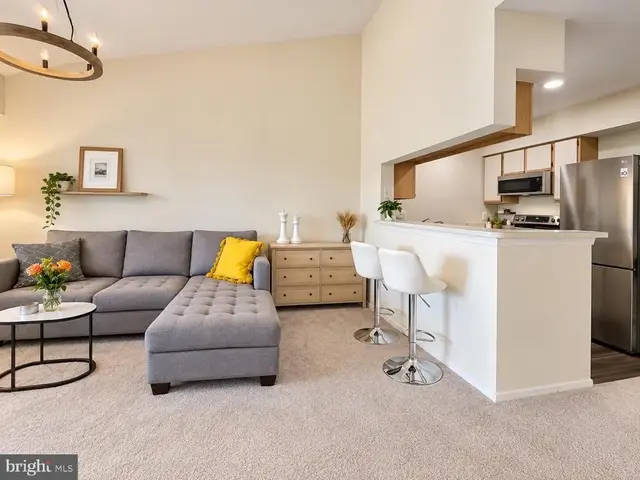 3315 Wyndham Cir #4229, Alexandria