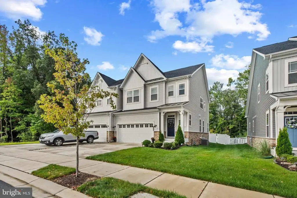 513 Waters Landing Dr, ESSEX