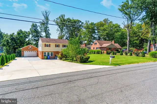 1505 Forest Ln, Woodbridge