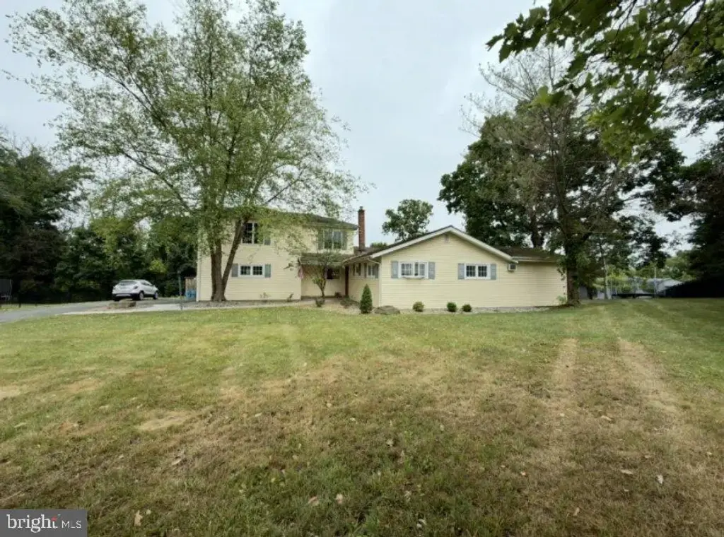 24 Beardslee Rd, MILLSTONE