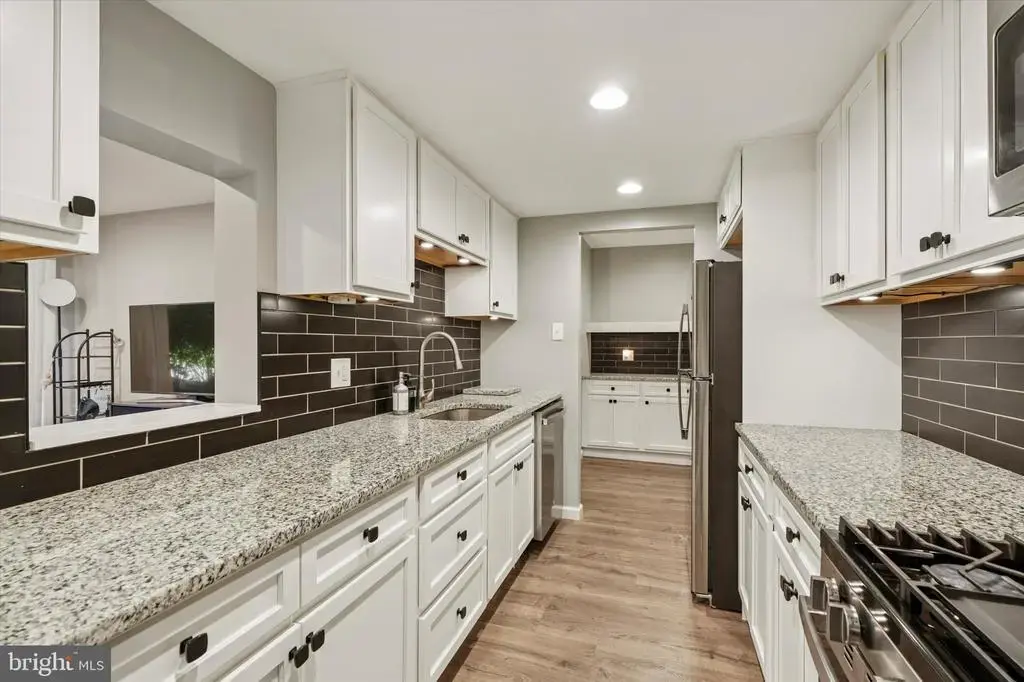 203 Drummers Ln #203, WAYNE