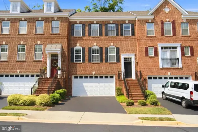 20283 Center Brook Sq, Sterling