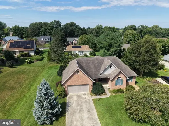 6952 Fairway Oaks, Fayetteville