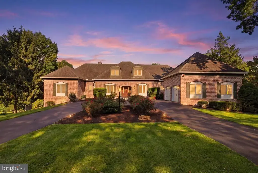 21 Eastgate Dr, CAMP HILL