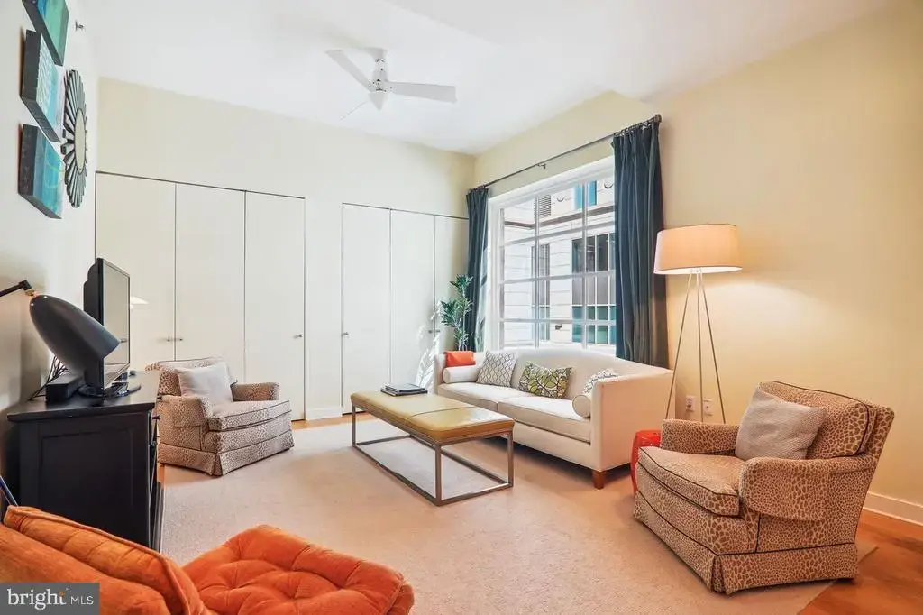 675 E E St Nw #250, WASHINGTON