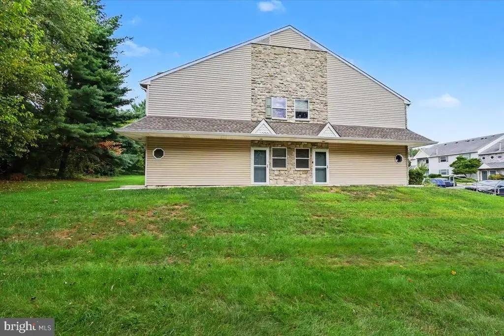 903 Horseshoe Dr, ROYERSFORD