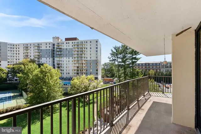6800 Fleetwood Rd #520, Mclean