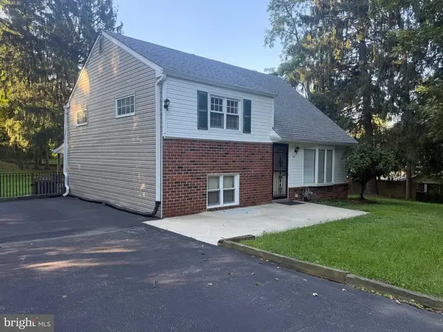 697 Old Marple Rd, Springfield