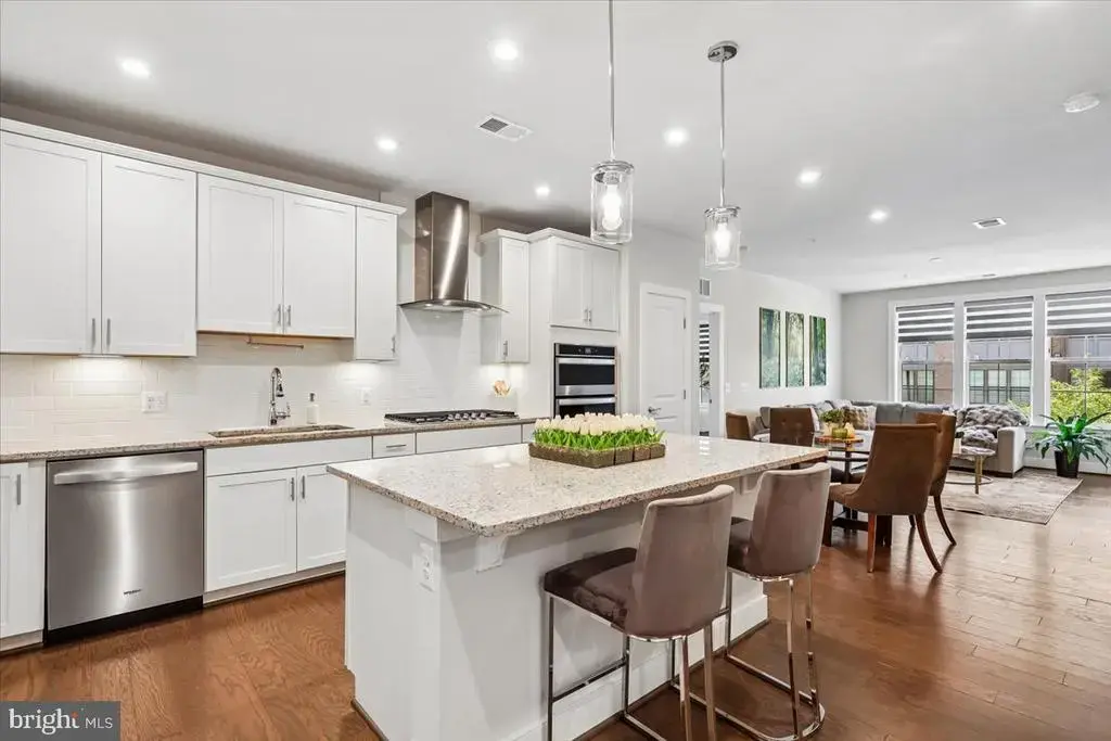 2319 Field Point Rd #203, OAK HILL