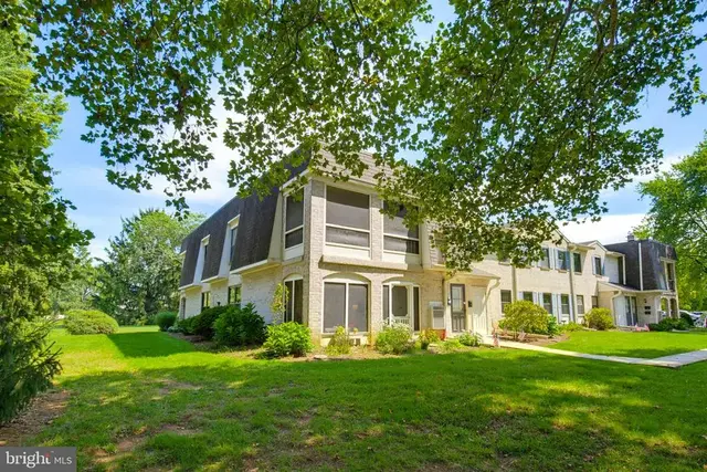 111 Valleybrook Dr, Lancaster